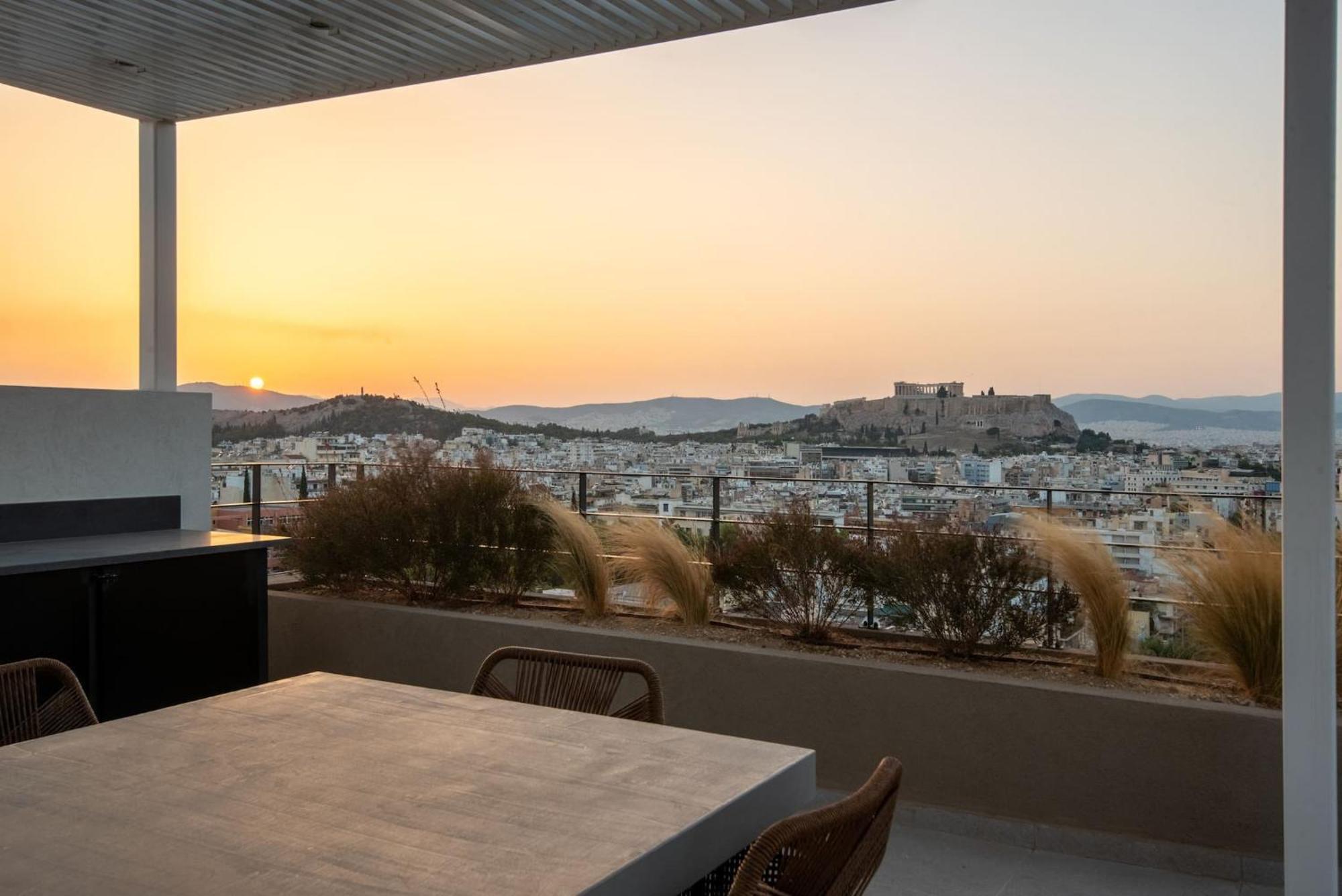 Urban Apt With Stunning Acropolis View & Roofdeck Athens Exterior photo